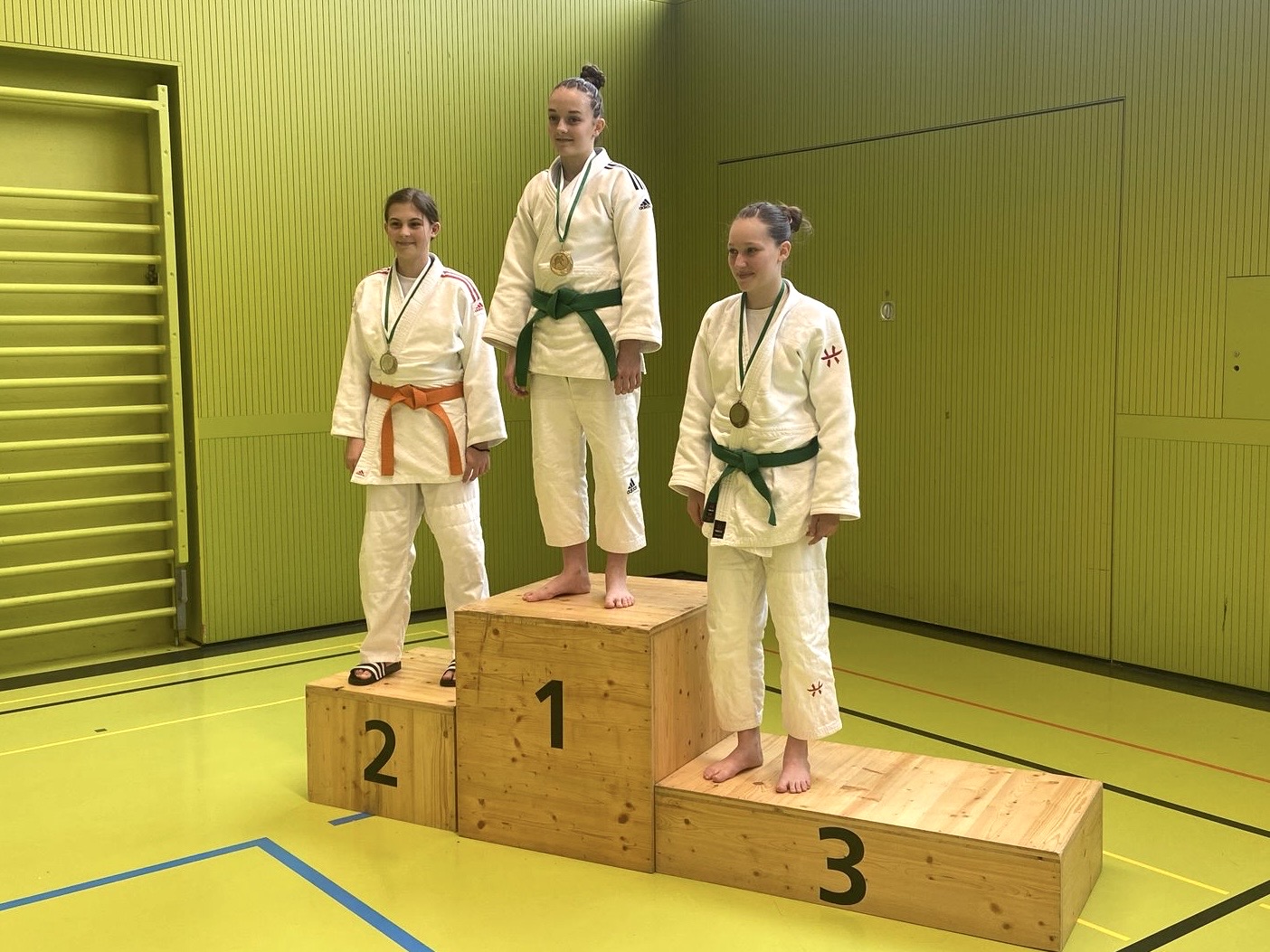 SarinaRoth_Bronze_Podium